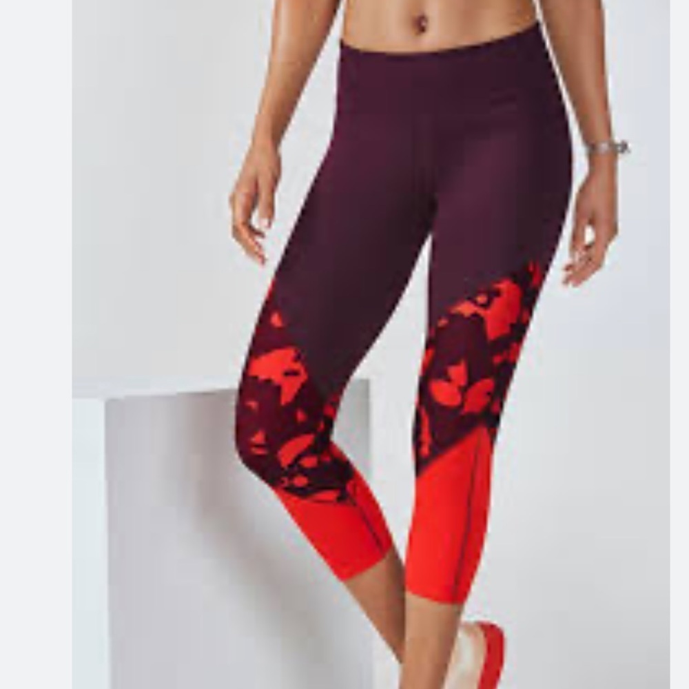 Fabletics Powerhold Salar Statement Capris Size L… - image 1